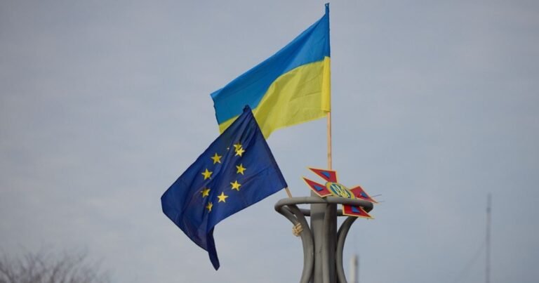 Євросоюз чекає на реформи від України, без них жодних грошей, комісари вже нагадали.
