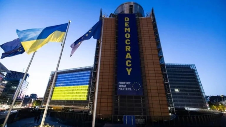 Президентка Єврокомісії Урсула фон дер Ляєн представляє план обходу вето для розширення ЄС.