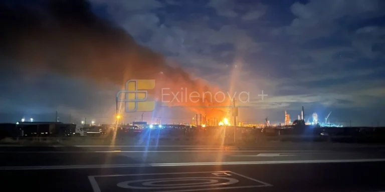 Російський Ільський НПЗ зупинив роботу після атаки дронів FP-1, вражені установки та резервуари з пальним.