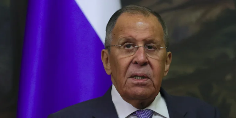 Російський міністр Лавров лякає Європу швидкою війною та звинувачує Захід.