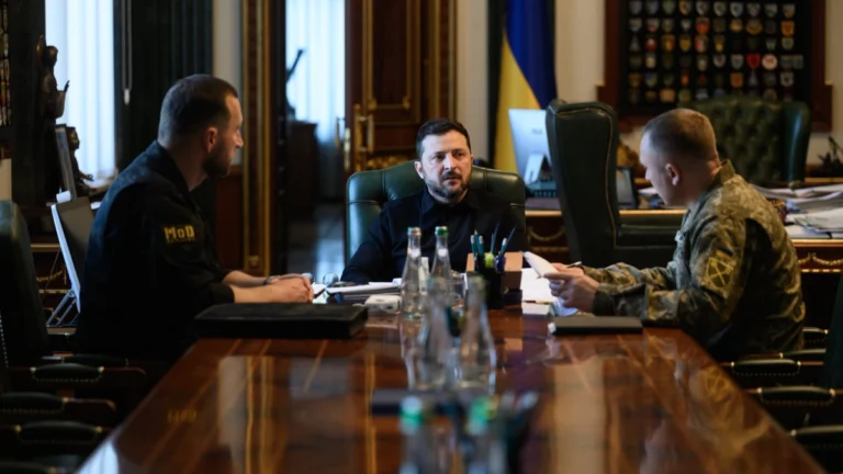 Зеленський анонсує далекобійні операції та оновлення Медсил.