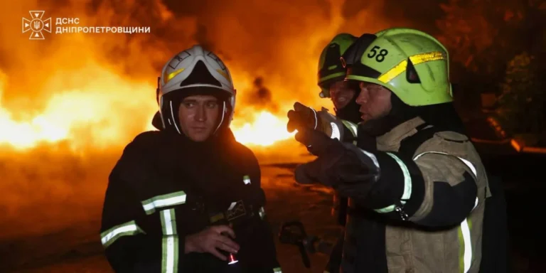 Наслідки російської нічної атаки дронами та балістикою по підприємствах та житлових будинках України, з жертвами та руйнуваннями