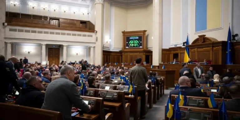 Верховна Рада: 26-денна перерва парламенту під час фінансової кризи та мільярдних боргів.