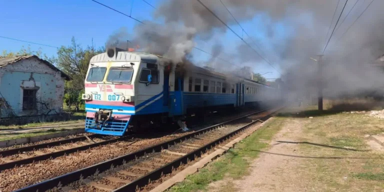 Російський дрон атакував електропоїзд: загиблий, поранені на Харківщині.