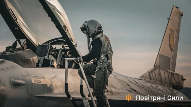 Російська атака на Україну: ракети та дрони, ППО відбиває удар.