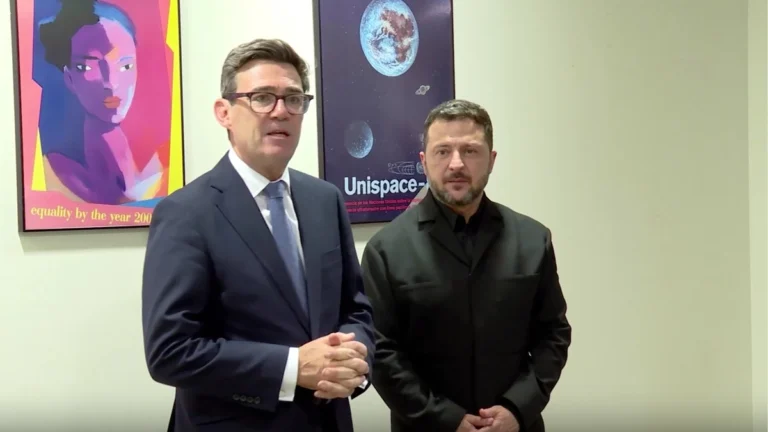 Президент Зеленський попереджає про нову російську атаку та обговорює захист.