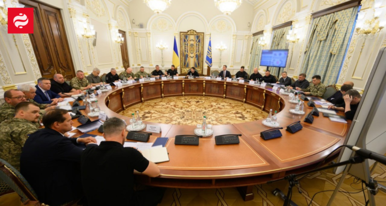 Президент Володимир Зеленський обговорює пожвавлення виробництва дронів-перехоплювачів для протидії «шахедам».