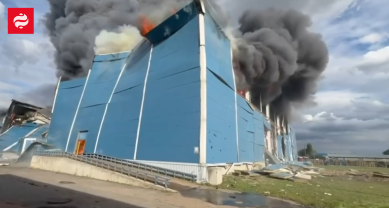 Зруйновані склади та магазини на Київщині після російських атак.