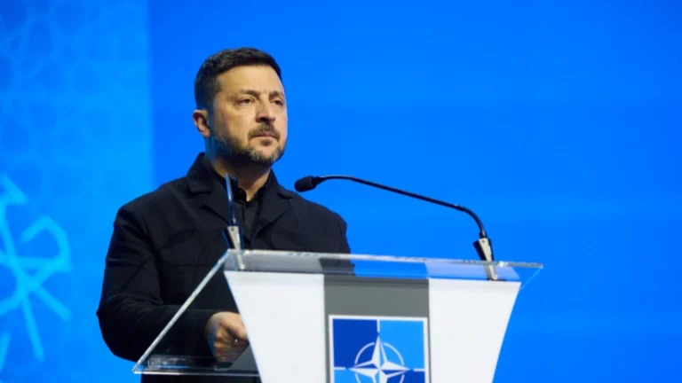 Президент України Володимир Зеленський заявив про готовність заморозити війну, що є "реальним" шляхом до миру.