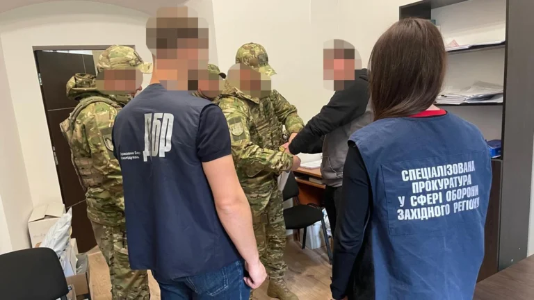 Військовослужбовець Львівського ТЦК, раніше судимий за хабар, жорстоко побив мобілізованого чоловіка, який помер.
