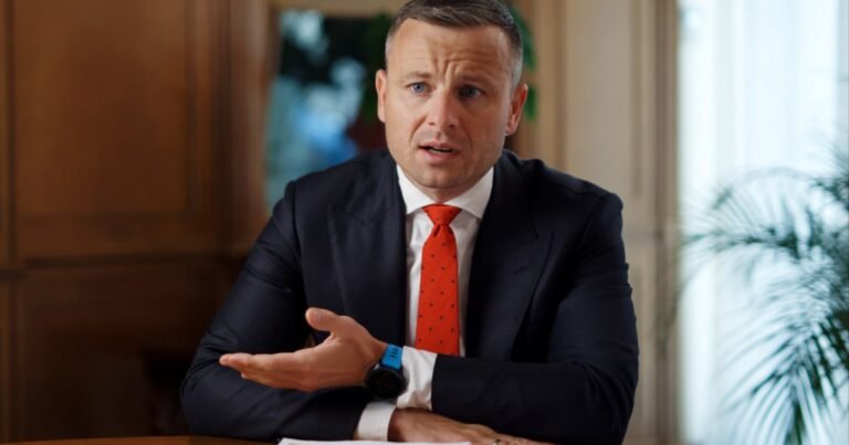 Міністр фінансів Сергій Марченко обговорює $27 млрд додаткових потреб на оборону, тоді як Єврокомісія відмовляє у фінансуванні.