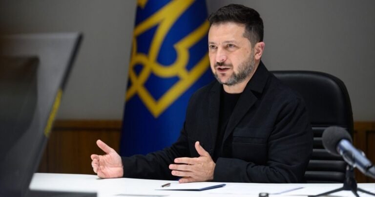 Президент Зеленський попереджає про гібридні атаки РФ, що залякують Європу та розколюють підтримку України.