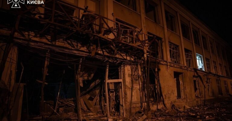 Фото: Київ після балістичної атаки, про яку США не попередили.