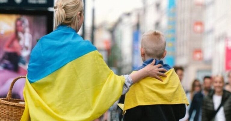 Населення України скорочується. Пів мільйона виїхали. Демографи б'ють на сполох. Чекаємо нової хвилі міграції чоловіків.