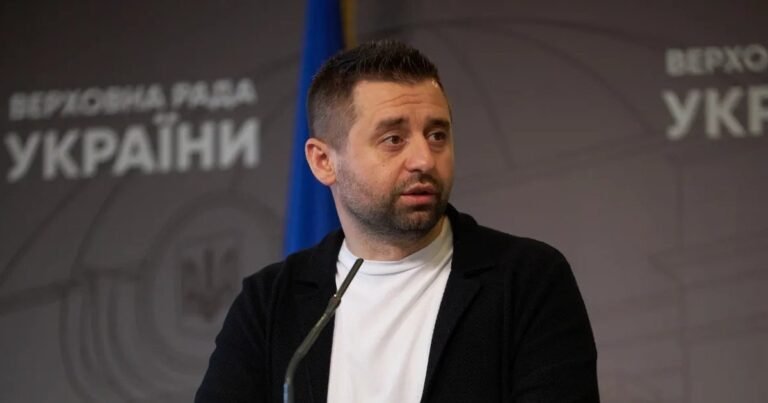 ОГП передав НАБУ матеріали щодо Арахамії. ЦПК звинувачує головного "слугу" в корупції через хабарі нардепам.