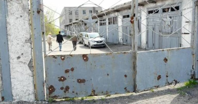 Росіяни вивозять українських полонених з Макіївки до Сибіру та Тамбова.