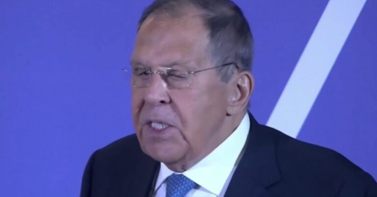 Сергій Лавров пророкує загострення війни, поки Путін говорить з Європою за згодою України.