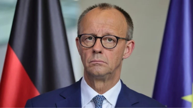 Канцлер Німеччини Фрідріх Мерц прибув до України, обіцяючи дрони-перехоплювачі та зброю.
