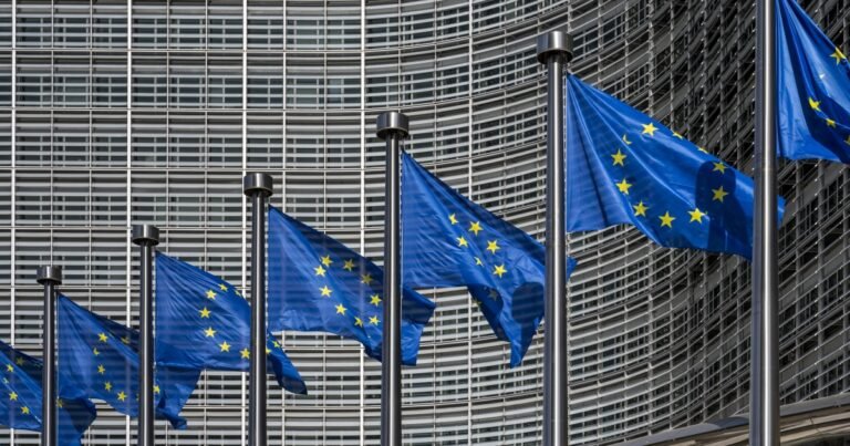 Європарламент: ШІ-порноскандал, депутатів роздягли без згоди, дослідження виявило масові дипфейки.