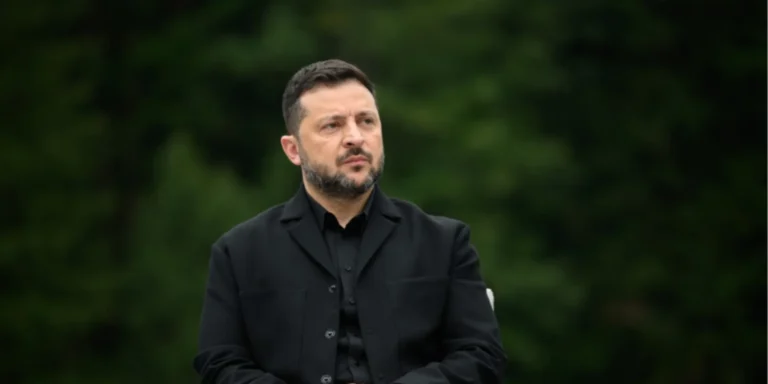 Президент Зеленський обговорює відновлення швидкості Starlink та вплив обмежень на перехоплення дронів.