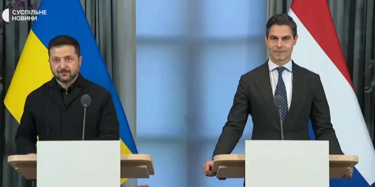 Прем'єр-міністр Нідерландів Роб Єттен під час оголошення допомоги Україні.