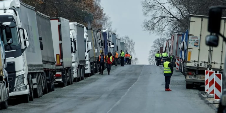 Українська аграрна продукція на кордоні з ЄС, на тлі переговорів про митний контроль.