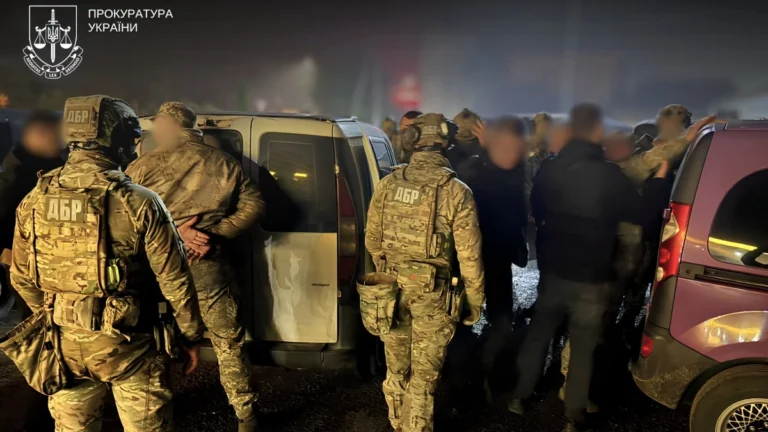 Керівник Чернівецького ТЦК та підлеглі затримані за катування, викрадення, хабарі.