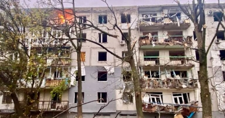 Наслідки російських обстрілів: постраждалі, руйнування та пожежі на Дніпропетровщині, Сумах та Запоріжжі. Херсонщина в очікуванні.