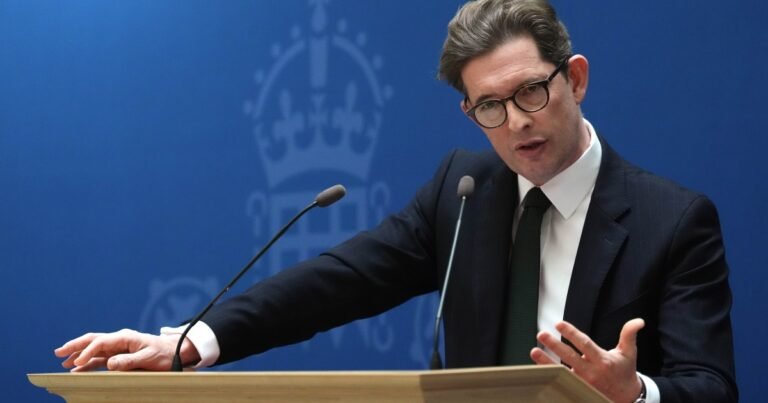 Керівник MI5 Кен Маккаллум про гібридну війну Росії проти Британії.