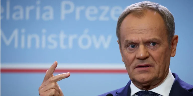 Польська поліція розслідує загрозу прем'єру Туску та міністру оборони на тлі гібридних операцій Кремля.