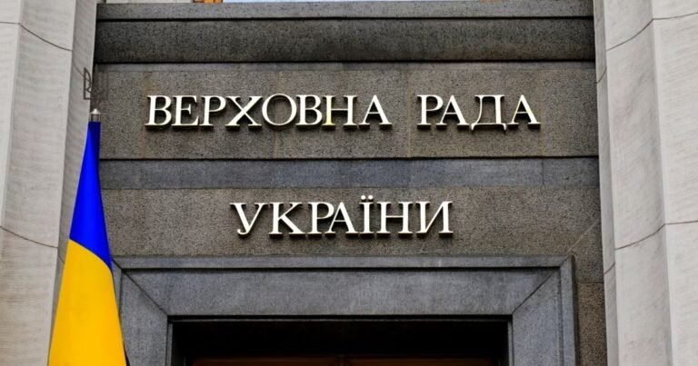 Верховна Рада схвалила законопроєкт щодо відновлення конкурсів на державні посади. Це крок до євроінтеграції та прозорості.