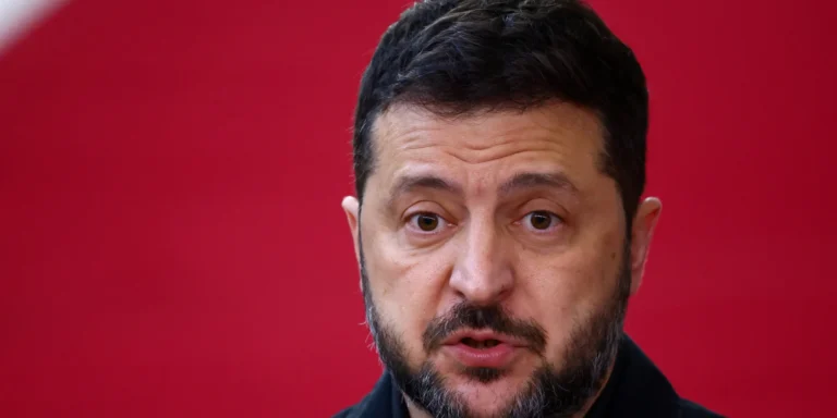 Президент України Володимир Зеленський розкриває деталі заблокованих постачань ракет Patriot на тлі тиску на союзників щодо старих запасів.