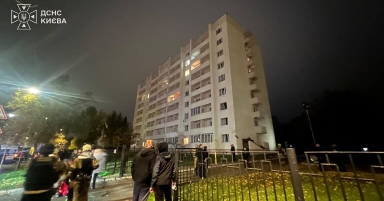 Наслідки балістичних ударів окупантів по Києву: пошкоджені будівлі та інфраструктура метро.