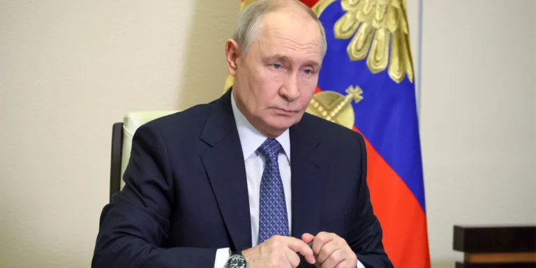 Володимир Путін погрожує "відповіддю" за удари по НПЗ.