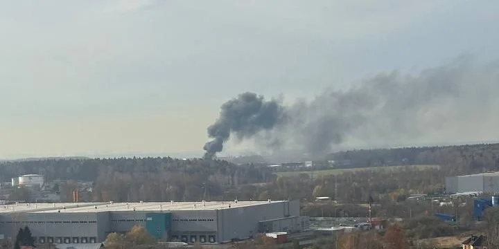 Задимлення біля аеропорту Шереметьєво, Москва, на тлі заяв Собяніна про 'знищені' БпЛА.