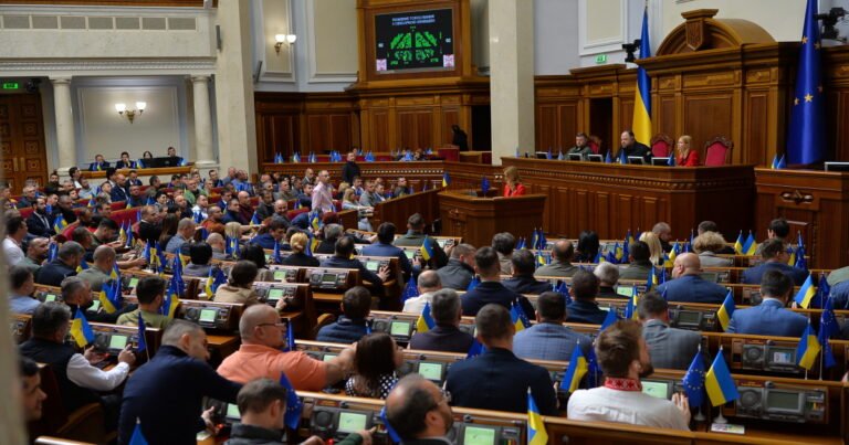 Верховна Рада обклала ПДВ усі посилки з іноземних маркетплейсів, змінюючи вартість покупок.