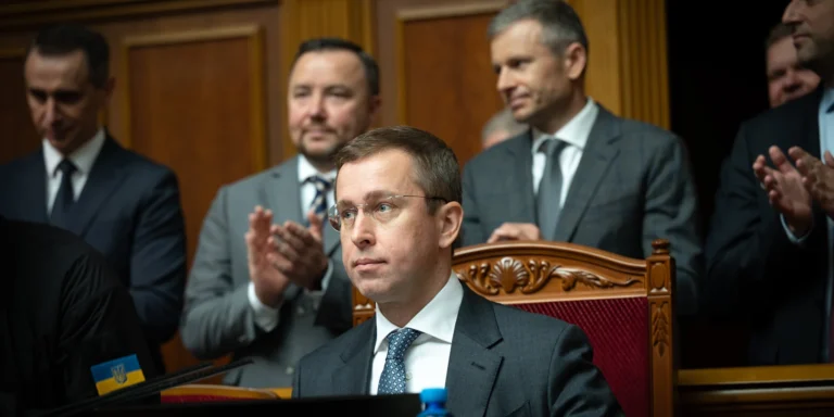 Голова фінансового комітету Верховної Ради Данило Гетманцев на тлі ухвалення законів про посилки, що збільшують витрати українців заради західних мільярдів.