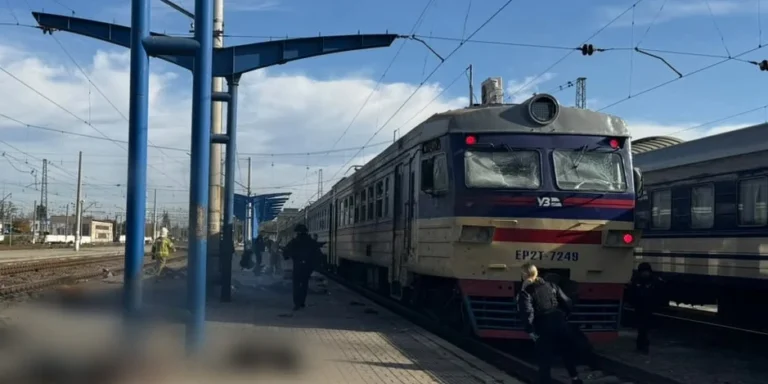 Наслідки удару російського дрона по вокзалу Дніпра, 14 загиблих