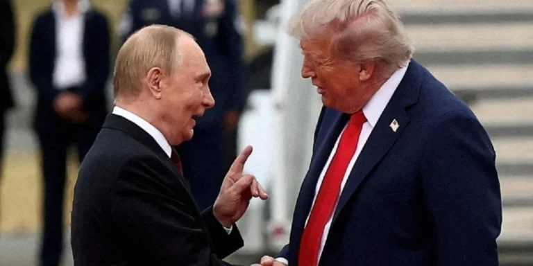 Володимир Путін звинувачує Україну у зриві перемовин, Дональд Трамп укладає дизельну угоду, Володимир Зеленський критикує рішення.