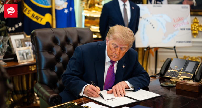 Президент США Дональд Трамп зупинив дію закону про жорсткі санкції проти Росії та Ірану, конгресмени вимагають пояснень.